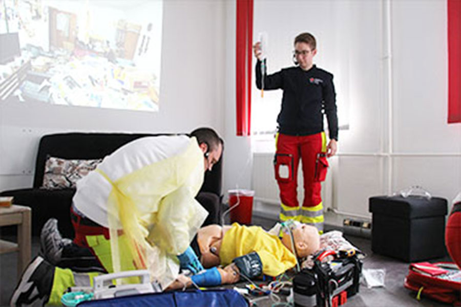 Rettungskräfte bilden sich im Simulator fort